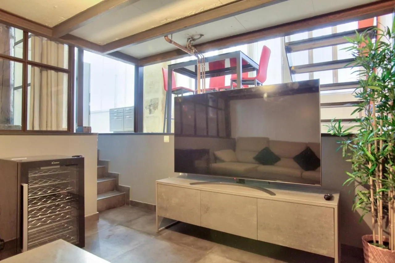 Luxurious 2 Bedrooms Le Marais Nazareth Free Netflix Paris 0*,  France
